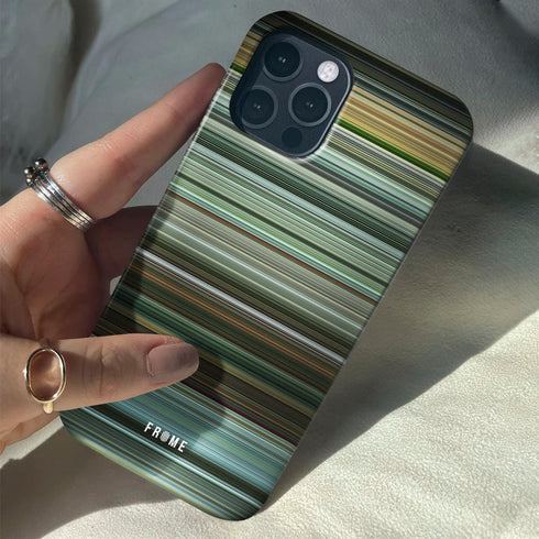 the bourne supremacy Frome phone case when holding in hands